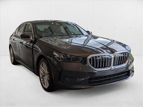 Used 2025 BMW 530i xDrive w/ Premium Package image 6