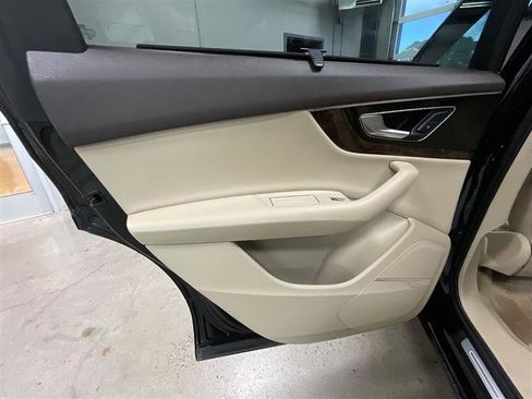 Used 2018 Audi Q7 3.0T Prestige w/ Prestige Package image 21