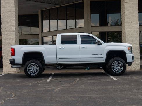 Used 2015 GMC Sierra 2500 Denali w/ Duramax Plus Package AWD/4WD image 2