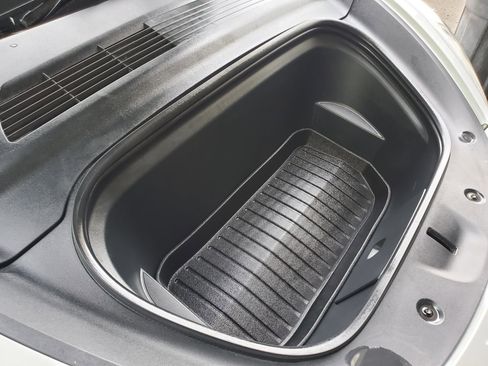 Used 2021 Tesla Model Y Long Range image 19