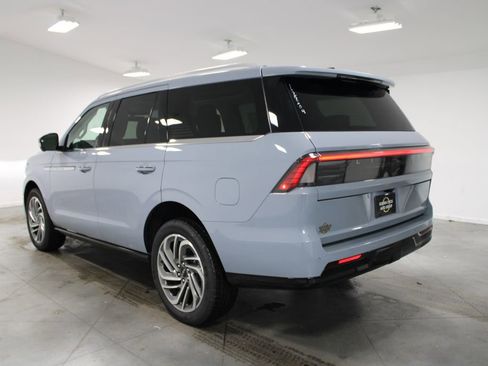 New 2026 Lincoln Navigator Reserve image 6