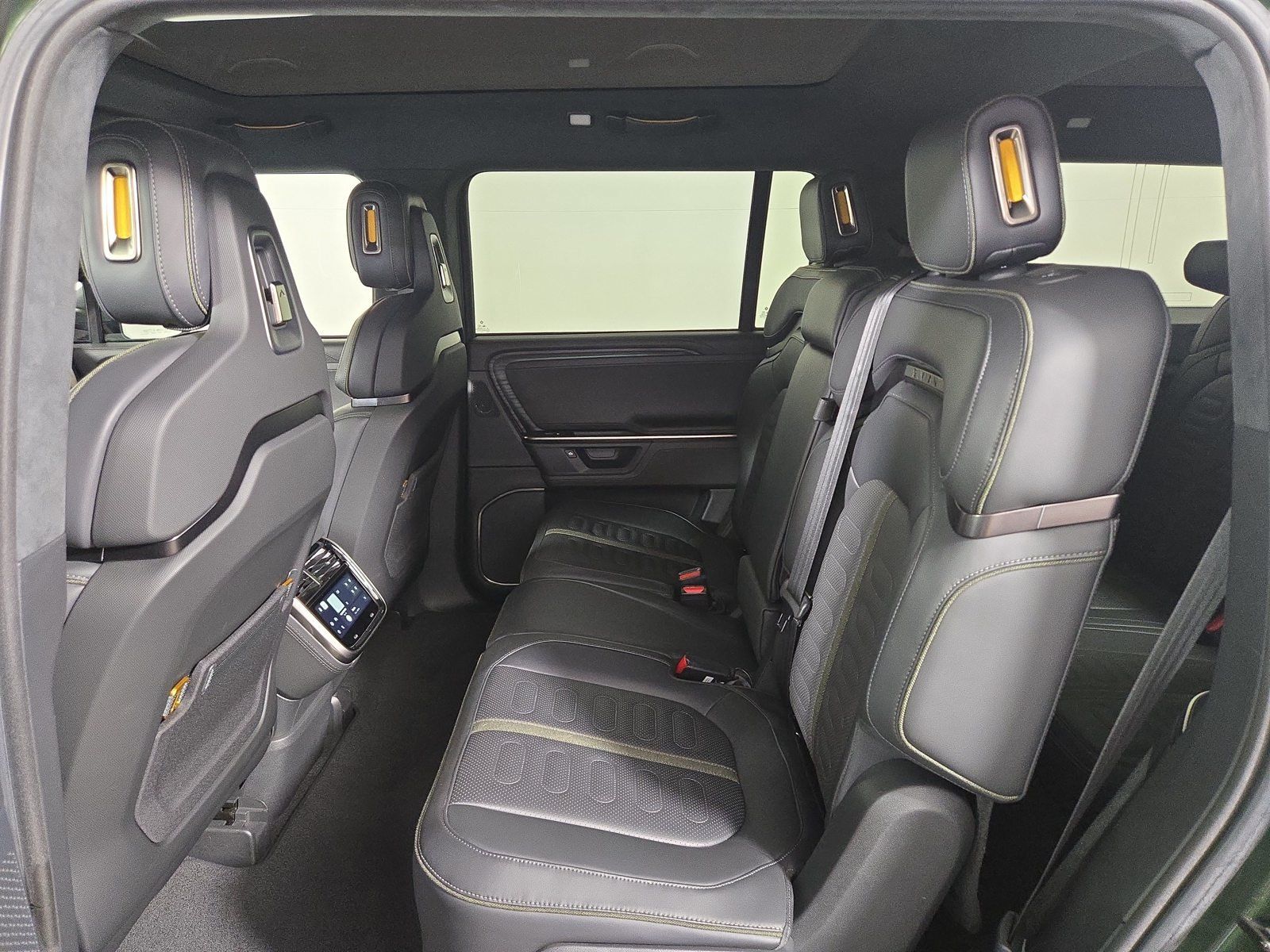 Used 2025 Rivian R1S Adventure Dual AWD/4WD image 21