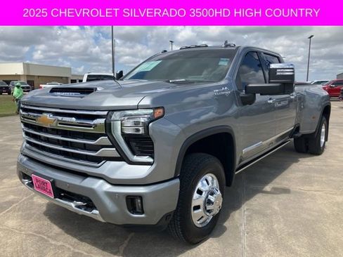 Used 2025 Chevrolet Silverado 3500 High Country w/ High Country Premium Package image 3