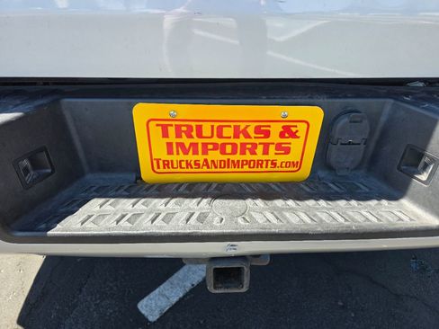 Used 2020 Nissan Titan SV w/ SV Convenience Package image 18