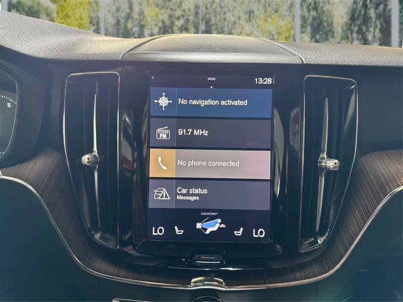 Used 2021 Volvo XC60 T5 Momentum AWD/4WD image 16