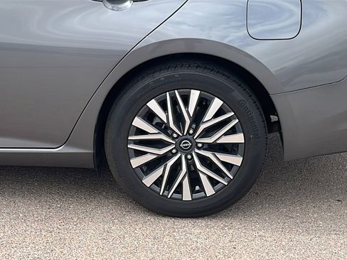 Used 2023 Nissan Altima 2.5 SV image 5