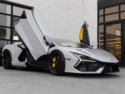 New 2025 Lamborghini Revuelto