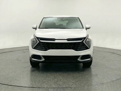 Used 2025 Kia Sportage LX image 2
