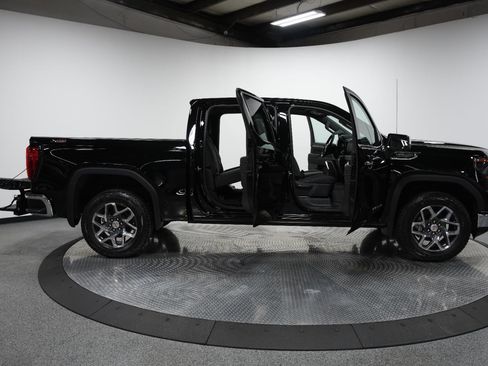 New 2026 GMC Sierra 1500 SLE image 10