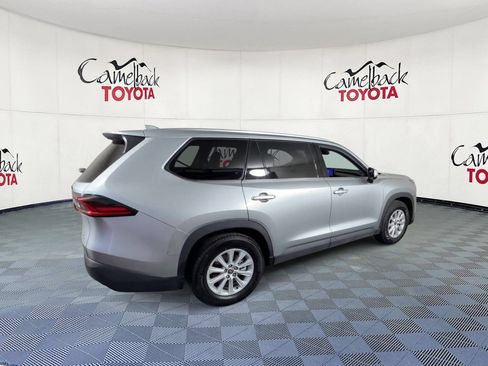 Used 2025 Toyota Grand Highlander AWD image 2