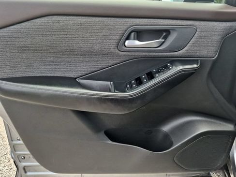 Used 2023 Nissan Rogue SV FWD image 9