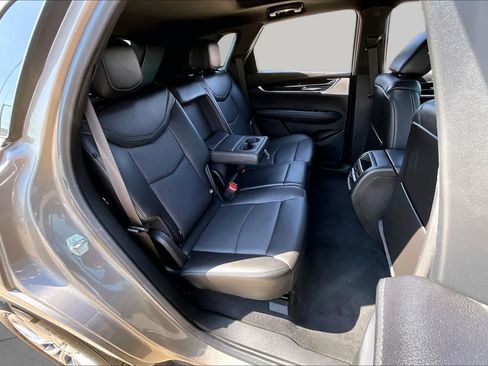 Used 2023 Cadillac XT5 Premium Luxury FWD image 37