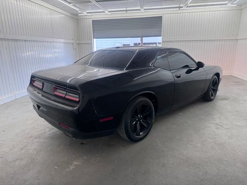 Used 2016 Dodge Challenger SXT image 5