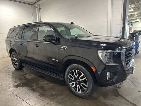 Used 2022 GMC Yukon XL AT4 image 3