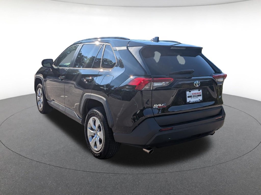 Used 2021 Toyota RAV4 LE FWD image 3