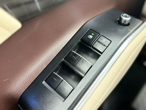 Used 2021 Toyota Highlander Platinum AWD/4WD image 10
