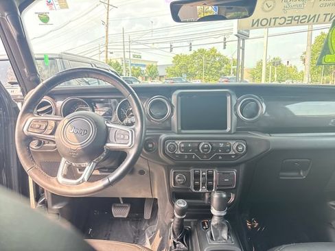 Used 2022 Jeep Wrangler Unlimited Sahara AWD/4WD image 15