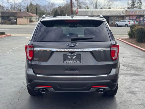Used 2018 Ford Explorer XLT w/ Equipment Group 201A image 5