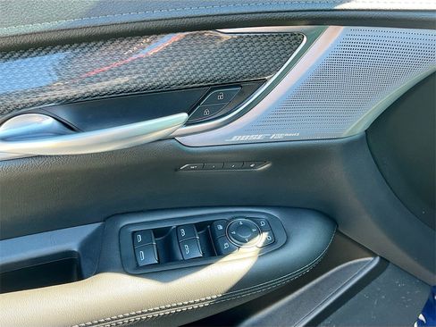 Used 2023 Cadillac XT5 Sportv w/ Technology Package image 18