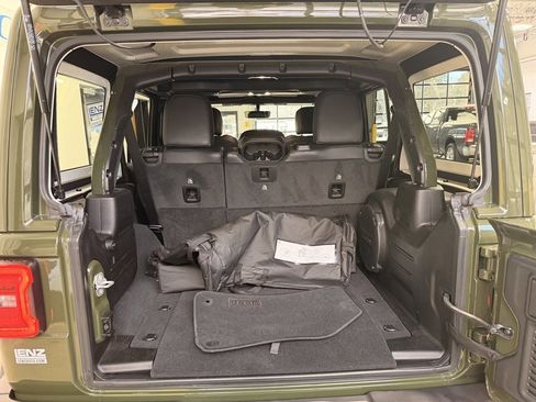 Used 2022 Jeep Wrangler Unlimited Sahara image 7