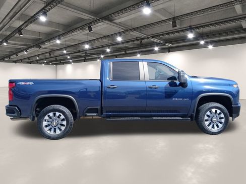 Used 2023 Chevrolet Silverado 2500 Custom w/ Custom Value Package image 17