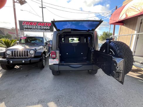 Used 2018 Jeep Wrangler Sport AWD/4WD image 16