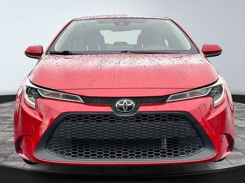 Used 2021 Toyota Corolla LE image 4