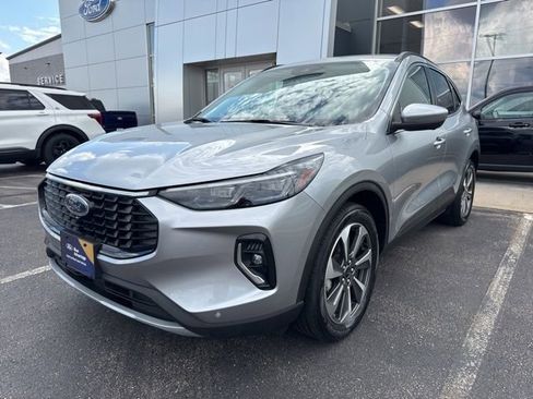 Certified 2023 Ford Escape Platinum w/ Class II Trailer Tow Package AWD/4WD image 3