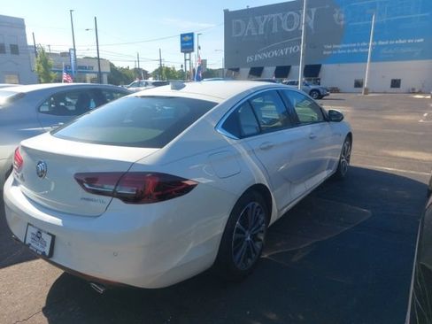 Used 2018 Buick Regal Essence w/ Driver Confidence Package #1 FWD image 2