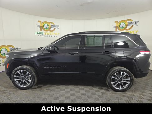 Used 2023 Jeep Grand Cherokee Overland AWD/4WD image 4