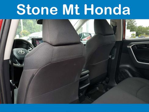 Used 2020 Toyota RAV4 LE AWD/4WD image 10