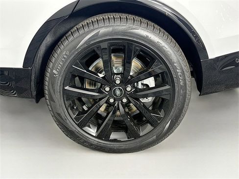 New 2026 Land Rover Discovery Dynamic SE image 31