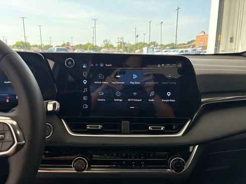 New 2027 Chevrolet Equinox LT w/ Convenience Package II FWD image 7