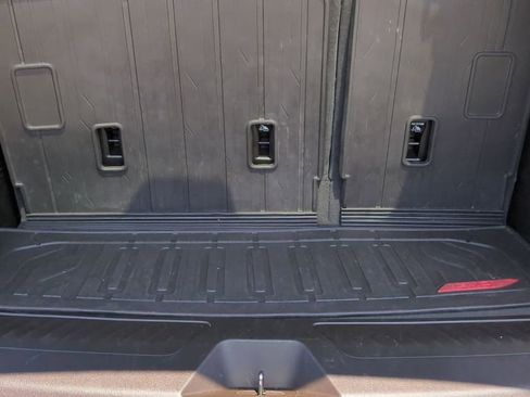 Used 2022 GMC Yukon SLT image 42