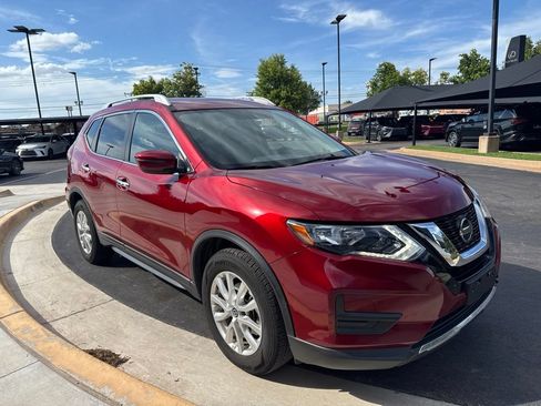 Used 2018 Nissan Rogue SV FWD image 3