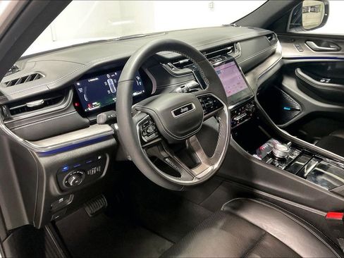 Used 2024 Jeep Grand Cherokee Overland w/ Luxury Tech Group IV image 16