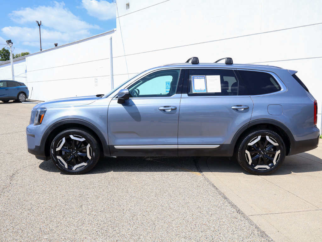 Used 2025 Kia Telluride S AWD/4WD image 2