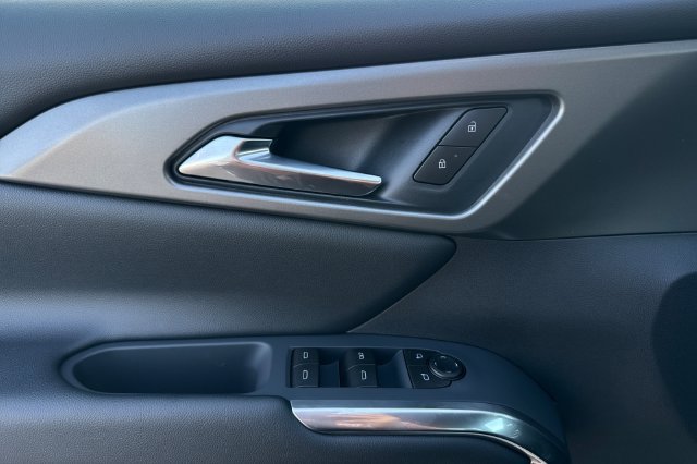New 2027 Chevrolet Traverse LT w/ Driver Confidence Package FWD image 17