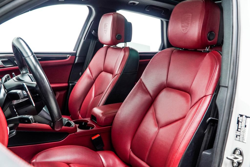 Used 2023 Porsche Macan AWD/4WD image 46