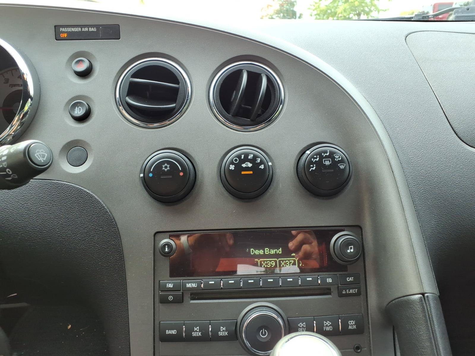 Used 2007 Pontiac Solstice Convertible w/ Premium Package RWD image 29