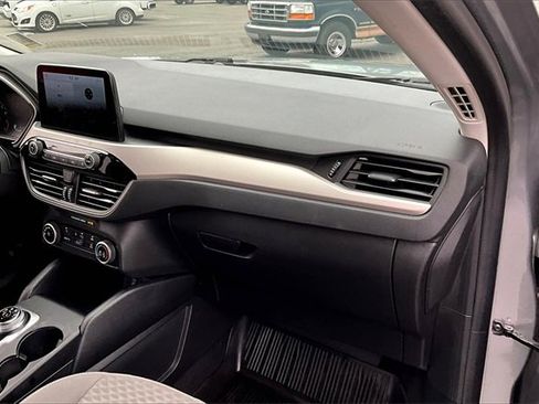 Used 2021 Ford Escape SE image 16