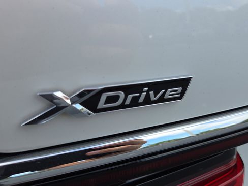 Used 2020 BMW 745e xDrive AWD/4WD image 39