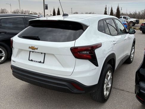 Used 2024 Chevrolet Trax LS w/ LS Convenience Package image 15