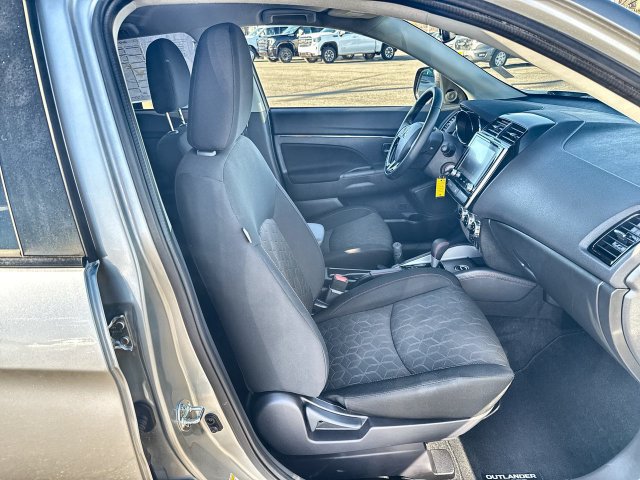 Used 2026 Mitsubishi Outlander Sport LE AWD/4WD image 23