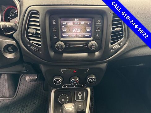 Used 2018 Jeep Compass Latitude w/ Cold Weather Group image 9