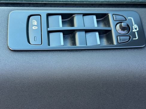 Used 2022 Land Rover Discovery Sport SE AWD/4WD image 12