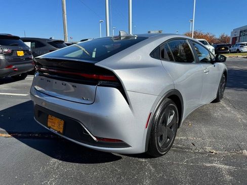 Used 2025 Toyota Prius LE image 3