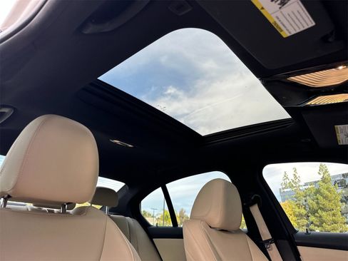 Used 2019 BMW 330i Sedan w/ Convenience Package image 17