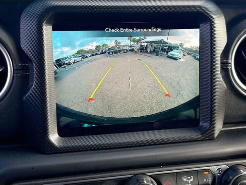 Used 2022 Jeep Wrangler Unlimited Sahara image 15