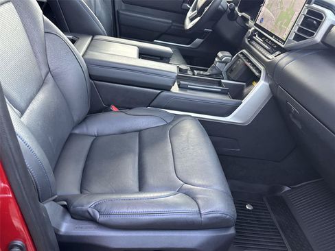 Used 2024 Toyota Sequoia Platinum AWD/4WD image 18